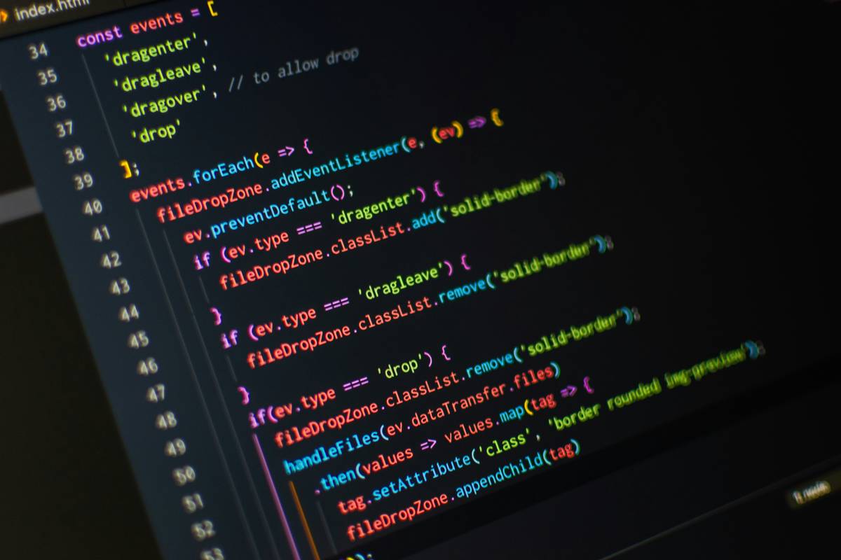 online game development c: screenshot of a simple C++ game loop in Visual Studio